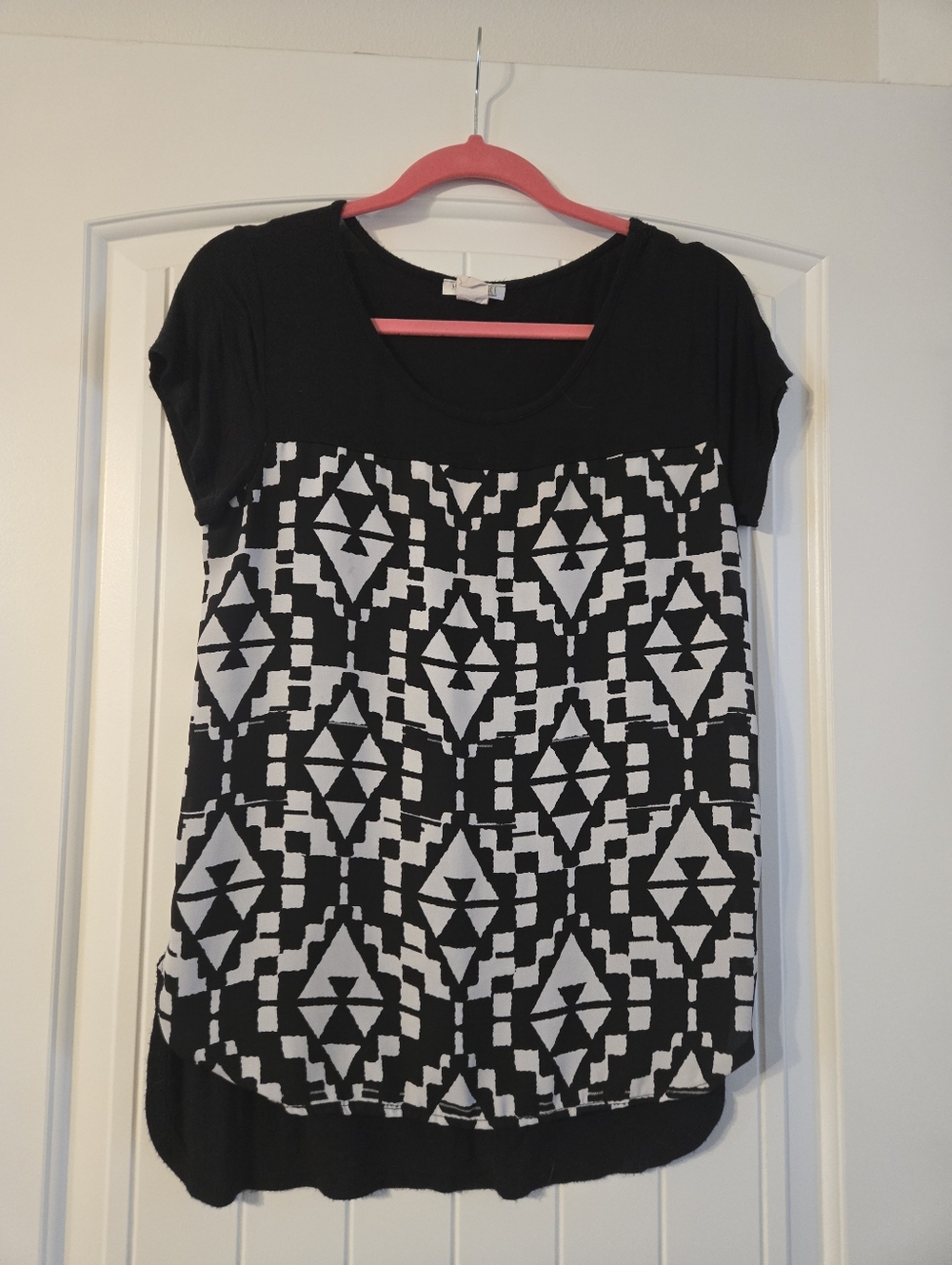 Honey & Lace Black & White Geometric Print Women's Tee
